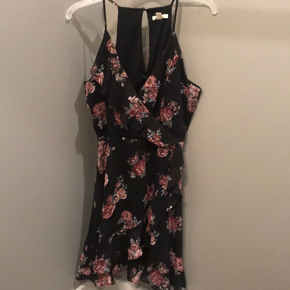 Black floral ruffle dress - Medium
